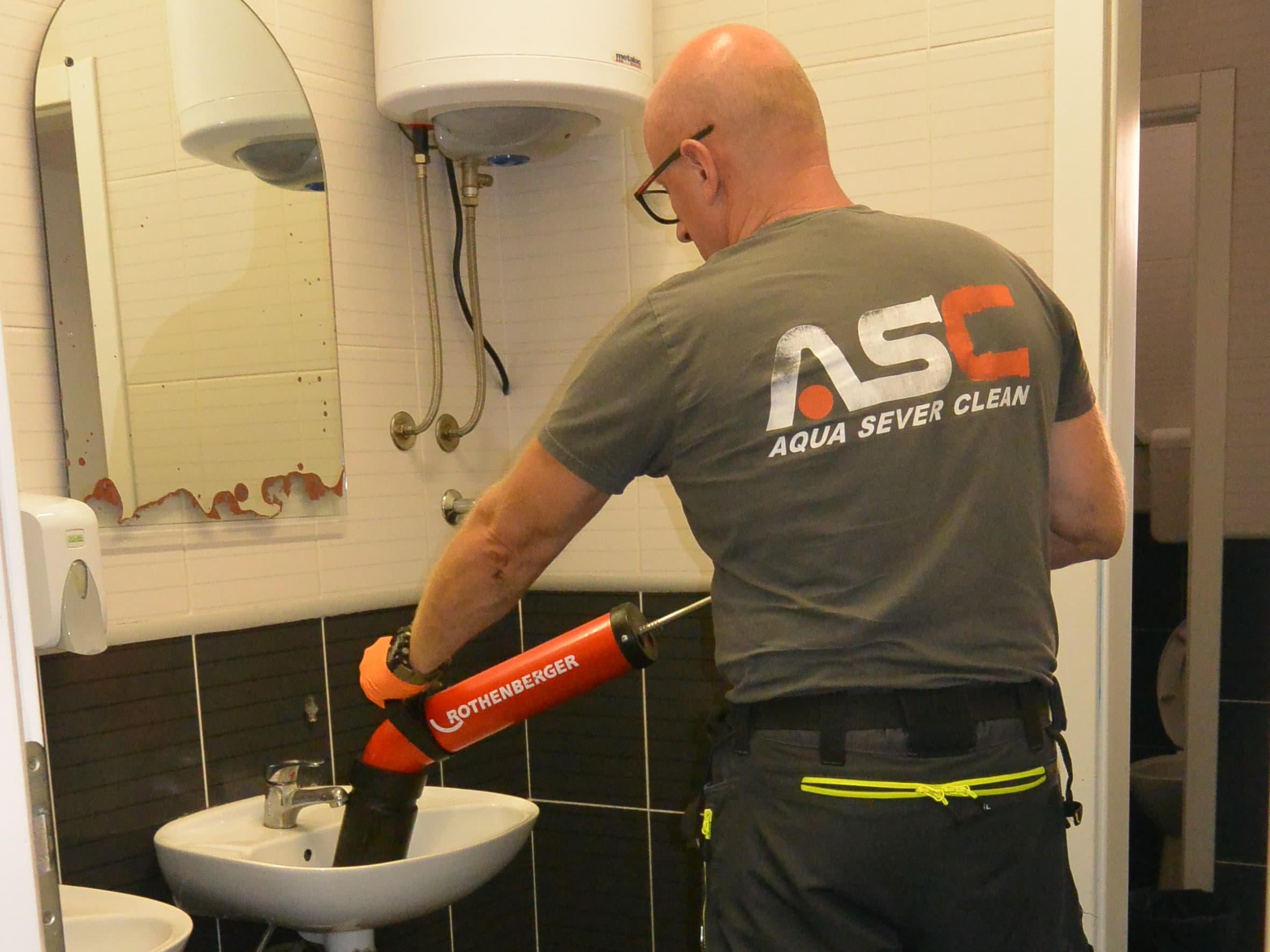 Vodoinstalater hitna intervencija Sremska Kamenica Aqua Sever Clean